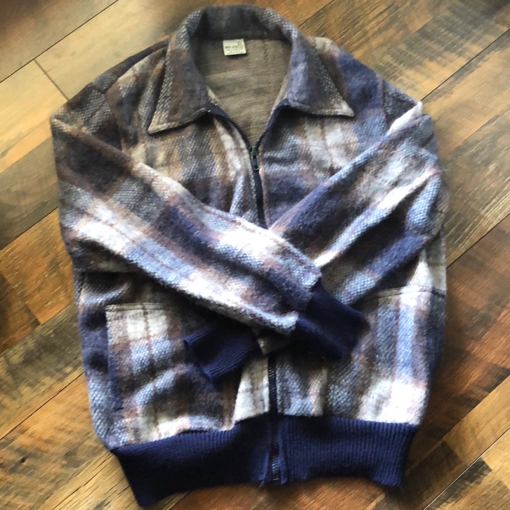⭐️vintage beauty⭐️ 100% acrylic zip up sweater